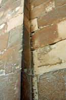 وصل الأحجار والرسم عليها في الكرنك