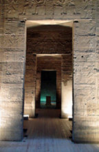 الطقوس الملكية في مركز المعبد